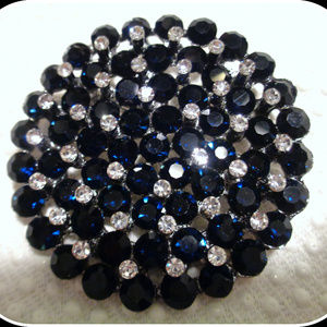 HUG BLUE SAPPHIRE WHITE CZ ROUND BRILLIANT BROOCH